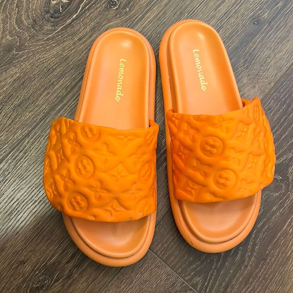 Velcro orange slides size 7